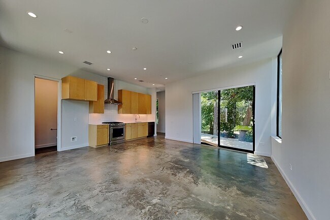 Foto del edificio - 906 Blackland Ct