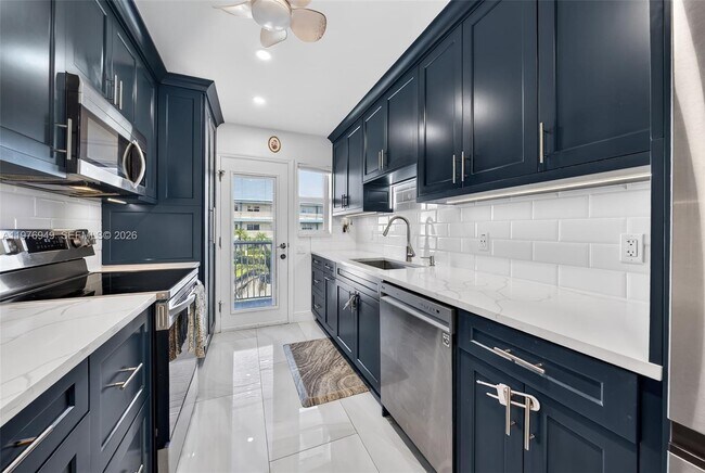 Foto del edificio - 3922 NE 166th St