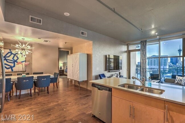 Building Photo - 353 E Bonneville Ave