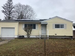 Building Photo - 253 Hampton Ave