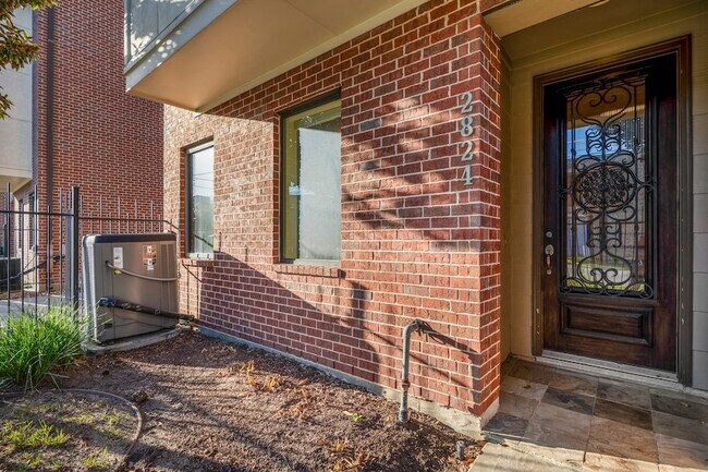 Building Photo - 2824 Leeland St