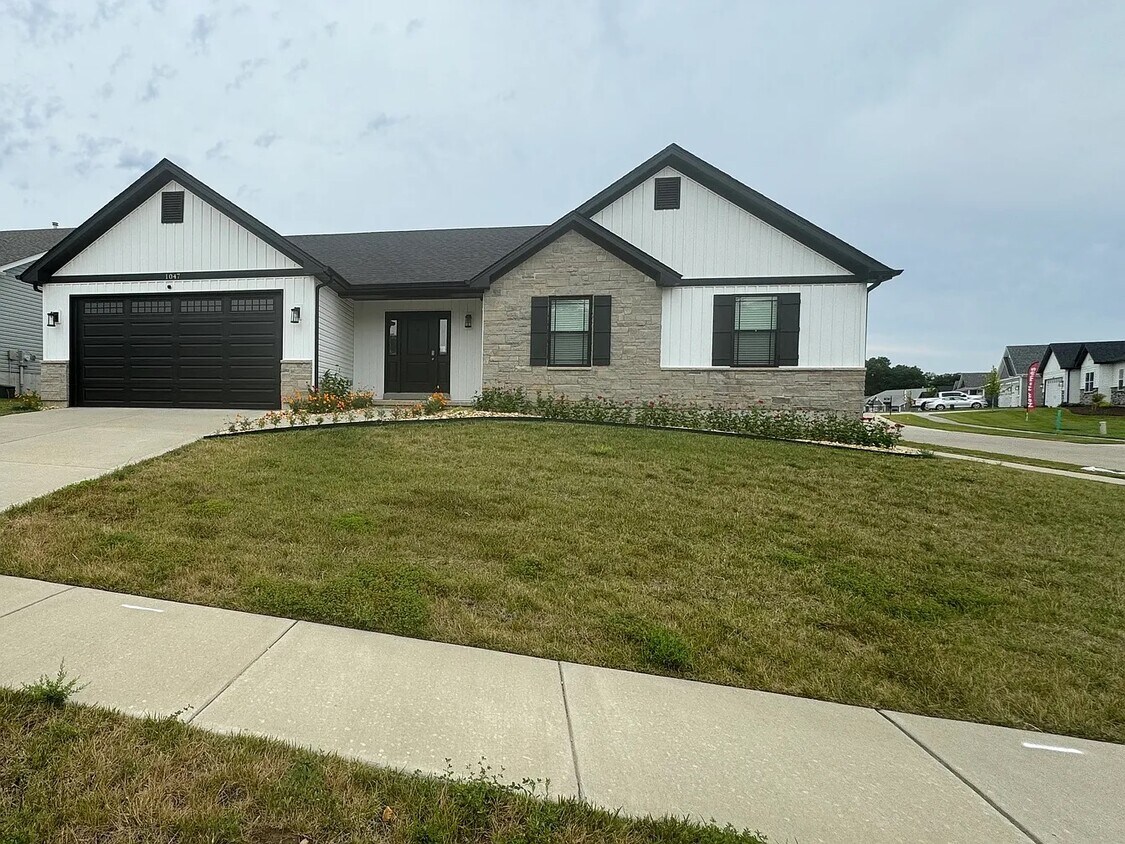 Primary Photo - 1047 Timber Bluff Dr