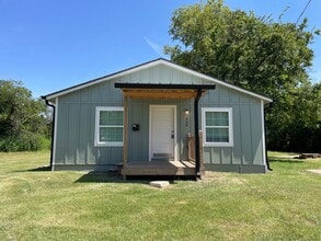 Building Photo - 924 Gurley Ln