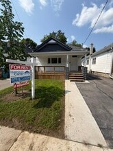 Building Photo - 105 Inkerman St