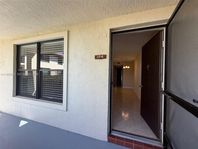 Foto del edificio - 301 SW South River Dr