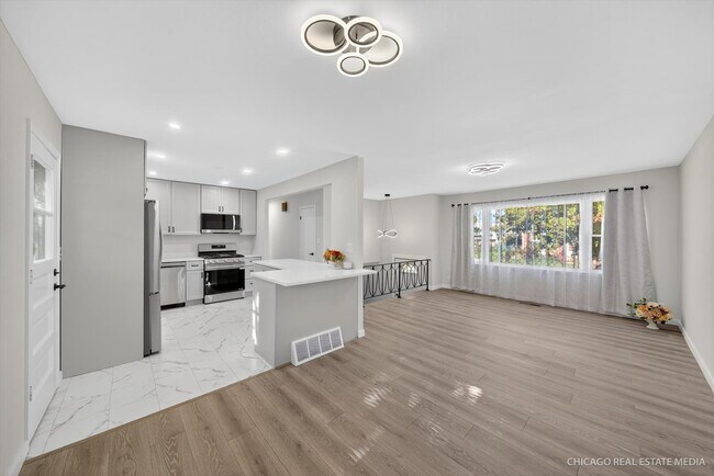 Foto del edificio - 2211 Birchwood Pkwy