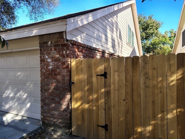 Building Photo - 12714 Palm Desert Ln