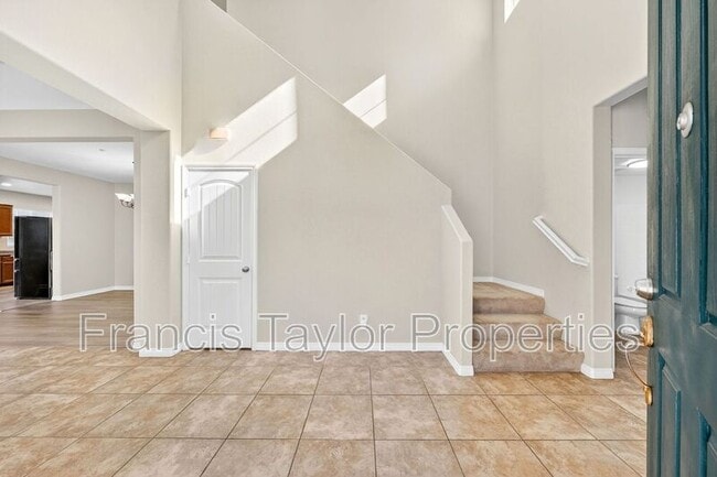 Building Photo - 504 Eureka Dr