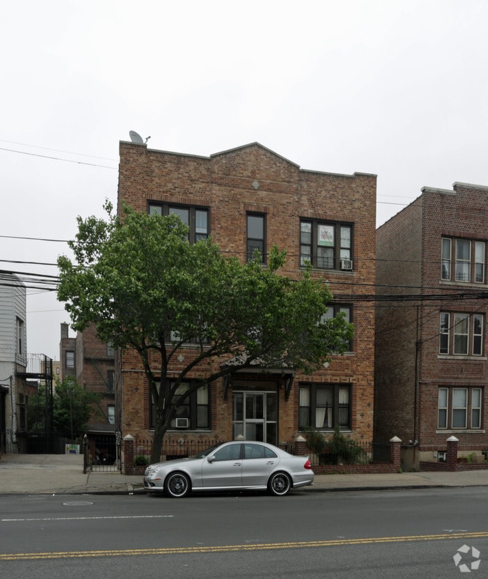 Foto del edificio - 1868 White Plains Rd