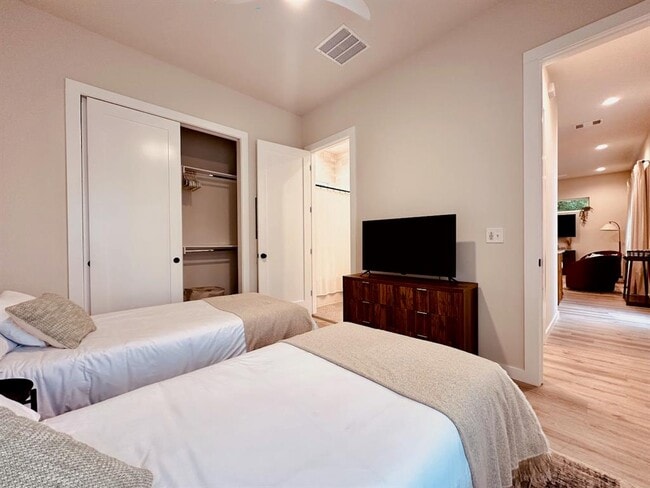 Building Photo - 4706 Sylvandale Dr