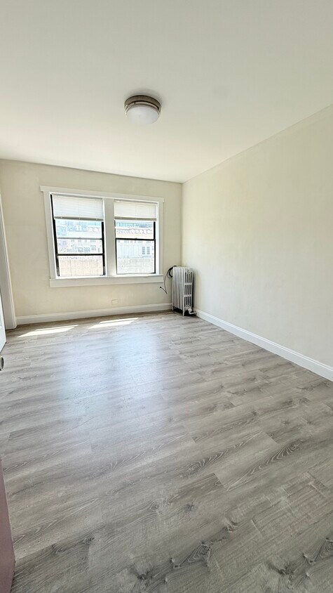 Foto principal - 839 W Sheridan Rd