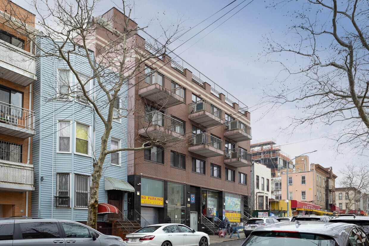 Primary Photo - 720 57th St