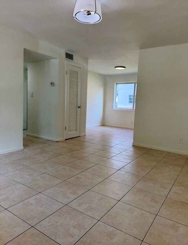 Building Photo - 5210 SW 90th Way