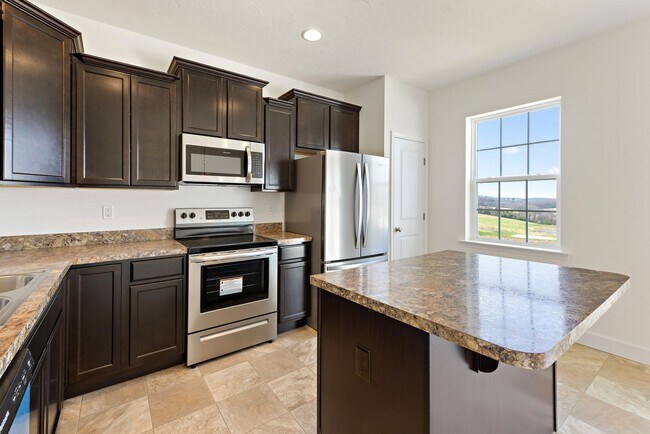 Foto del edificio - Luxury Townhomes!