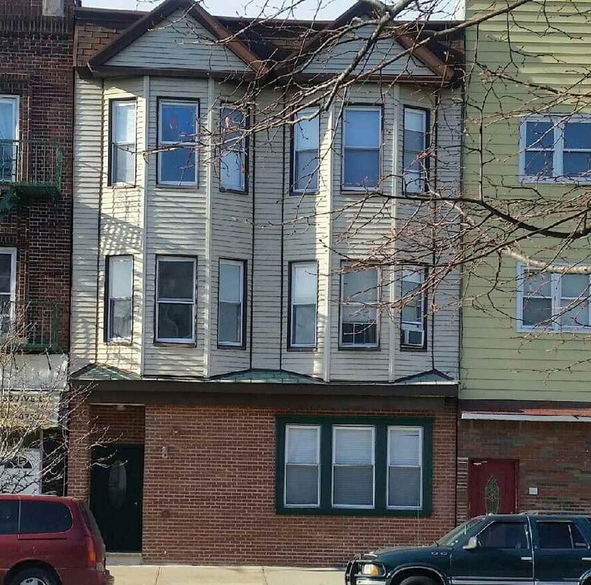 Primary Photo - 385 Avenue C