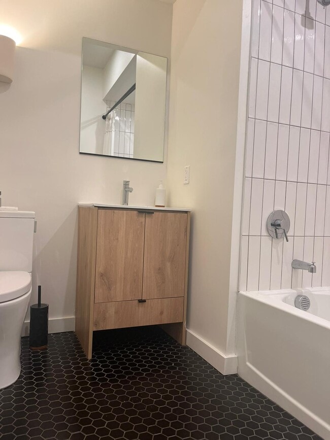 Building Photo - 329 Pacific Ave