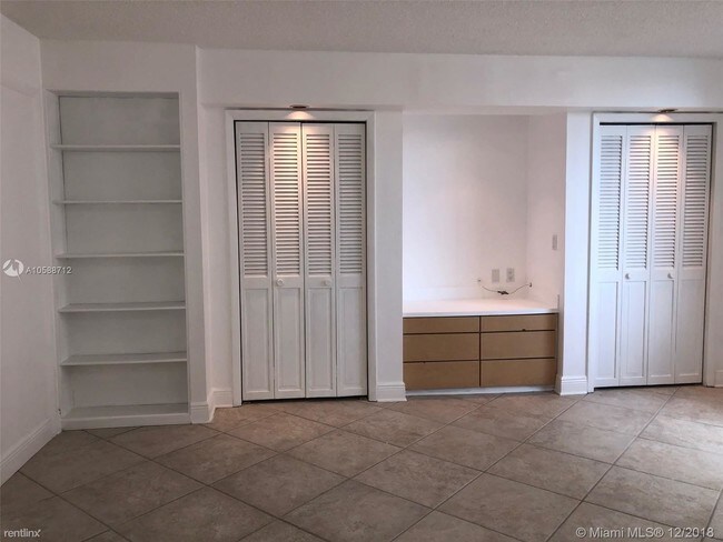 Foto del edificio - 9501 E Bay Harbor Dr