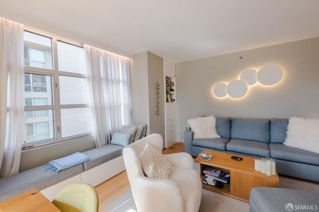 Building Photo - 1800 Washington St