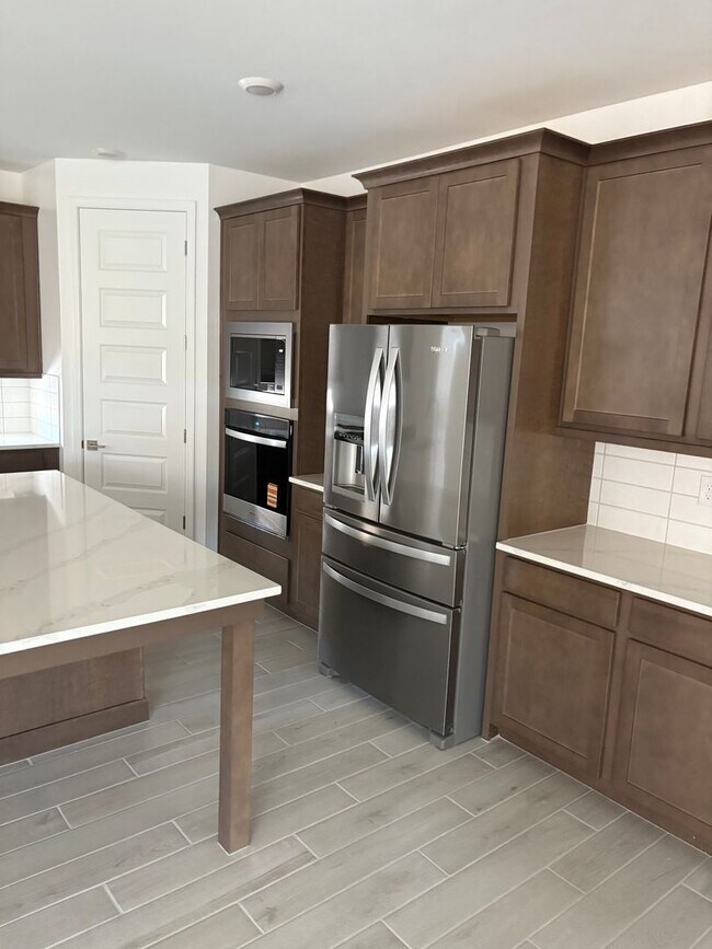 Foto del edificio - BRAND NEW 4 BEDROOM HOME IN ALORAVITA