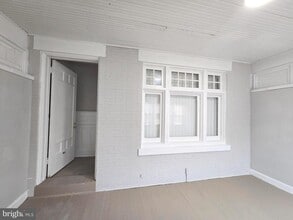 Building Photo - 925 S 59th St