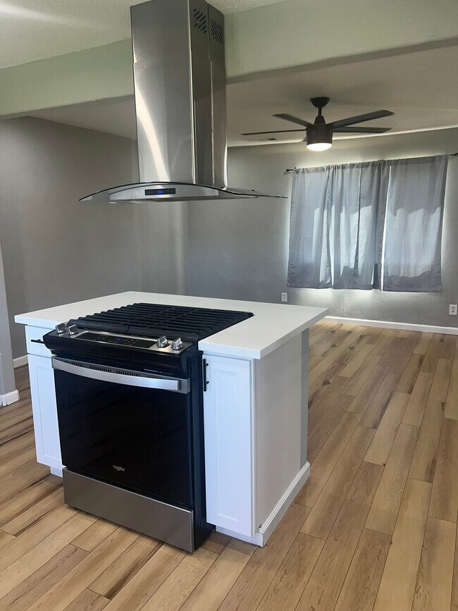 Foto del edificio - 2461 S Price Ave