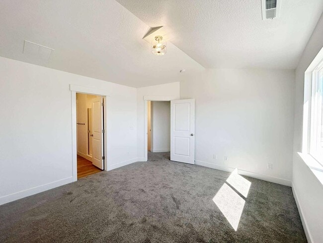 Foto del edificio - 1340 N Sage Dr