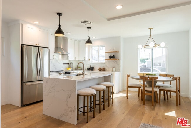 Building Photo - 3840 Lyceum Ave