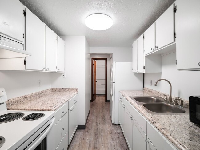 Building Photo - Walnut Circle Apartments