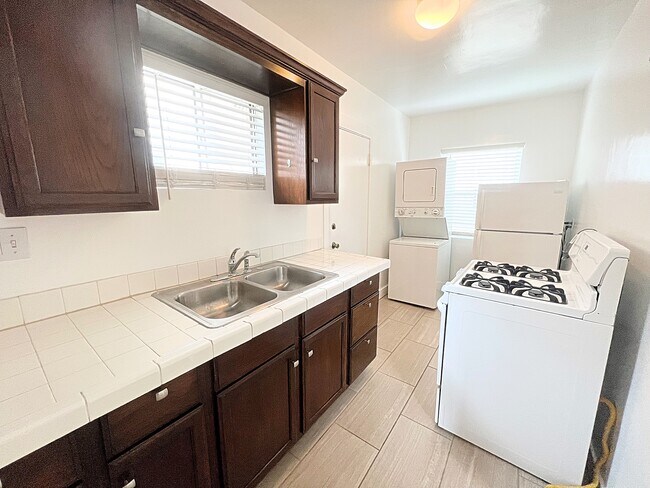 Building Photo - 2213 Cabrillo Ave