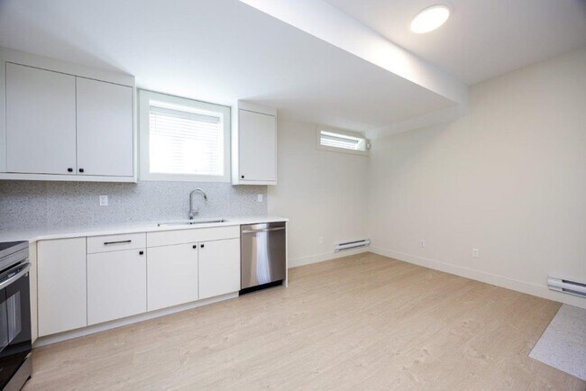 Building Photo - 620 Jones Av