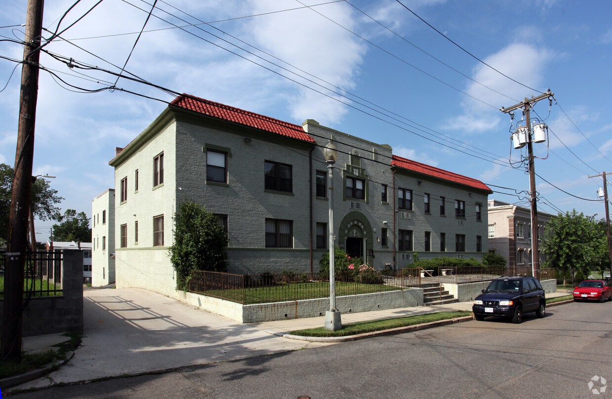 Primary Photo - 315 Evarts St NE