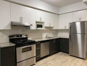 Building Photo - 258C-258C Sunview St