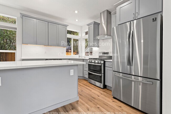 Building Photo - Updated Four Bedroom Home in Oak Hills!