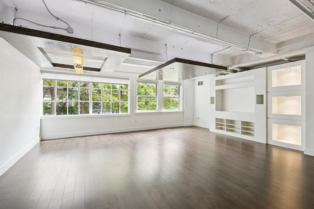 Foto del edificio - 329 E Colorado Blvd