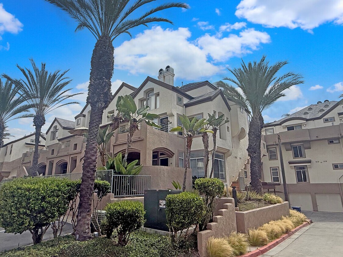 Primary Photo - Beautiful 2B/2.5BA in The Elysian Complex!...