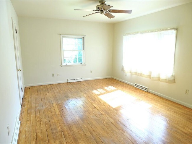 Building Photo - 19 N 5th St