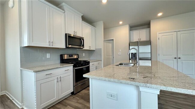 Foto del edificio - 128 Cedar Ln