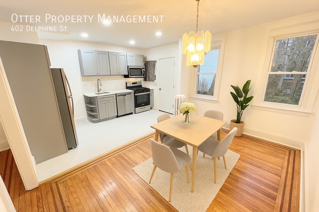 Building Photo - 402 Delphine St