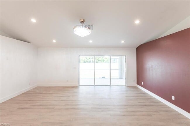 Building Photo - 2007 NW 21st St