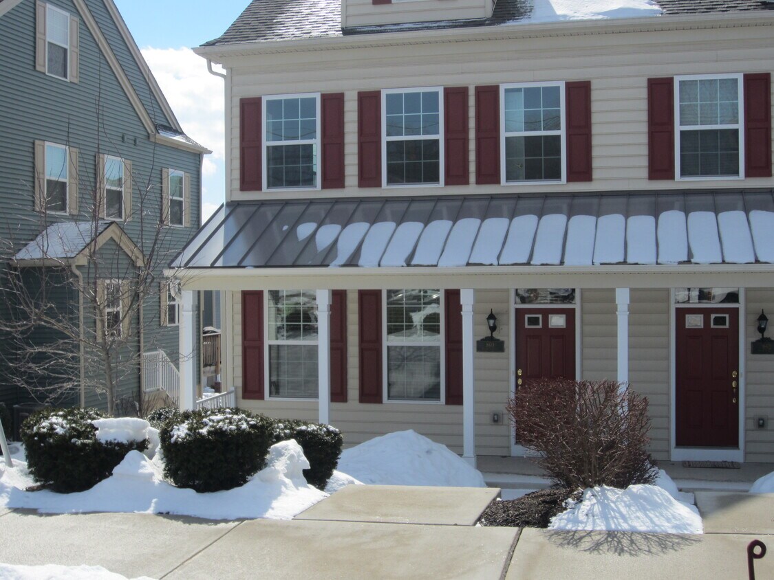 Exterior - 860 Main St