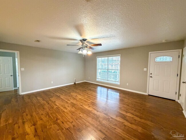 Foto del edificio - 420 E 10 Mile Rd