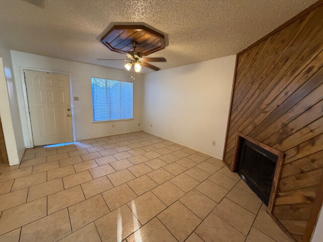 Building Photo - Cozy 2 Bedroom in South Lubbock With Easy Access to Loop 289!