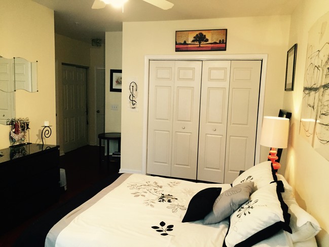 Master bedroom - 2701 Bellforest Ct