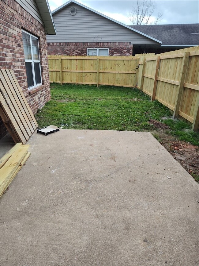 Building Photo - 2282 Danielle Dr