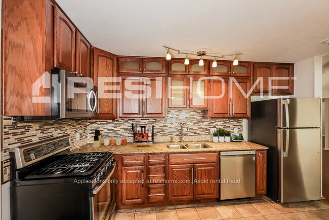 Foto del edificio - 713 Brownstone Street