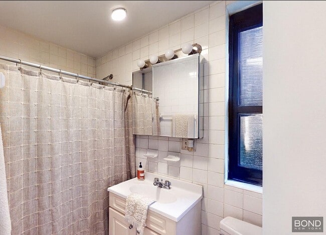 Foto del edificio - 240 Waverly Pl