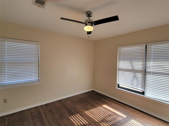 Foto del edificio - 11527 Broadmoor Dr