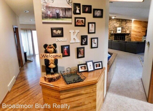 Building Photo - 5021 Cliff Point Cir W