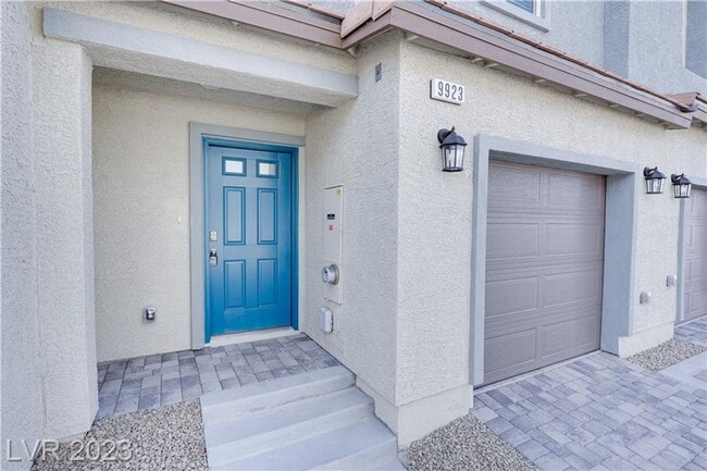 Building Photo - Modern 3-Bedroom Townhome in Highly Desire...