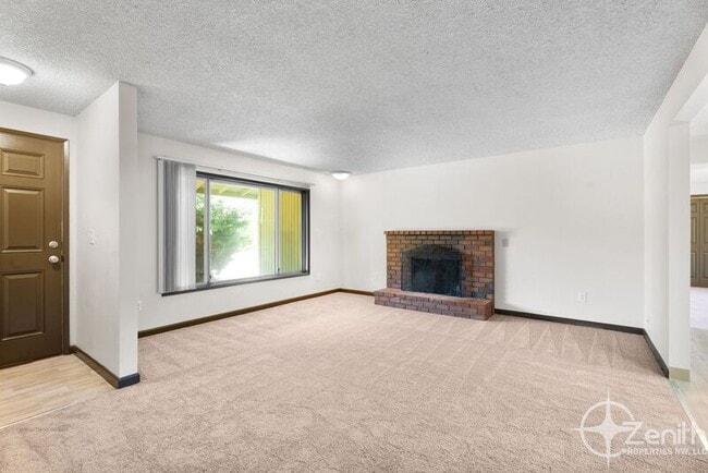 Building Photo - 805 NE 122nd Ave